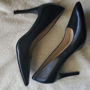 Nine West size 8 "Bliss" black leather heels